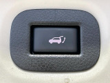 【パワーバックドア】スマートキーや運転席のボタンを押すだけでリアゲートが自動で開閉します!荷物を持っている時や、高い位置にあるバックドアを閉める際に便利な機能です♪