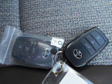 ドアの開閉、エンジン始動に便利なスマートキーです。