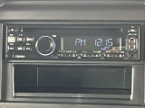 クラリオンのCD/USBデッキをしており、ドライブ中に音楽を楽しんでもらえます