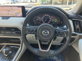 人間工学を駆使して設計された運転席周りのデザインで、ドライビングポジションも取り易く、快適な運転を楽しんでもらえます。
