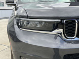 初代JEEP WILLYSからインスピレーションを得た丸目ライトとボクシーなフォルム。ヘッドライト、フロントフォグライト、テールライトにLEDを初採用