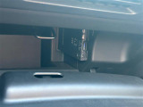 【ETC】有料道路を利用する際に料金所で停止することなく通過できる、ETC車載器(ノンストップ自動料金収受システム機器)が装備されています。セットアップを行うことで利用可能になります。