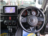 『1台』のお車に対して、3名体制で日々議論を重ね仕入れを行っております。