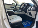 運転席側の電動シートがあり前後上下だけでなく背中側のランバーサポートも調節が出来ます。