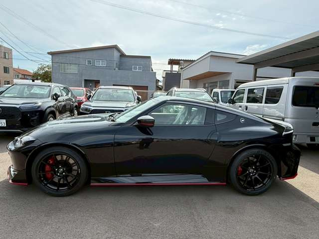 日産 フェアレディZ 3.0 NISMO の中古車詳細 (11km, ミッドナイト
