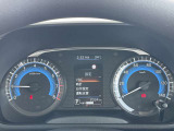 大きなスピードメーターは見やすく、メーター中央にはアドバンスドディスプレイ(車両情報)を搭載。