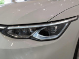 LEDマトリックスヘッドライト「IQ.LIGHT」フロントカメラで対向車や先行車を検知し、マトリックスモジュールに搭載されたLEDを個別に制御することで最適な配光を実現。