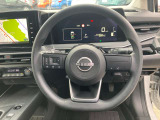ハンドルには各種スイッチがありますが、運転中でも操作がしやすくなっております。