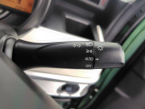 車外の暗さを検知し、自動でライトを点灯させるオートライト機能付きヘッドライト☆消し忘れの心配もございません。