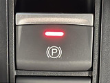 【電子制御パーキングブレーキ】パーキングブレーキを指先だけで操作可能です!力の弱い人にも安心してブレーキをかけていただけます!