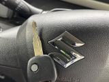 【キーレス】少し離れた場所からでもボタン一つでドアの開錠・施錠ができるのでとっても便利!ドアの鍵穴周りに傷をつけることもありません♪