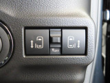 両側電動スライドドア装備!運転席よりボタン一つで開閉可能でございます。
