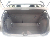 荷室は荷物を隠せるトノカバー付!充分な荷室の広さです!