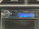 CDチューナー(Aftermarket品)にはAUX入力端子がついてますので外部入力から音楽などを楽しめます。その下には1DIN分の小物入れがついています。CDケースなどを入れるのに便利です。