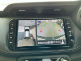 『アラウンドビューモニター』はスムーズな駐車と安全確認をサポートします。
