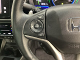 ステアリングスイッチがついていますので、オーディオのチャンネル変更、ボリューム、ジャンル変更が操作可能です。ハンドルから手を離さず安全に操作できます。