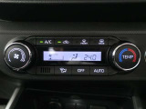 オートエアコン付きで暑い日も寒い日も調整楽々♪