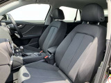 高級家具のような質の高い素材を採用するのはAudiのクルマづくりの哲学のひとつです。体の大きなドイツ人が座っても頑丈な耐久性があります。シートヒーター付きですので冬でも大変心地良く運転をして頂けます。