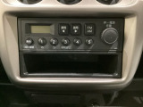 オーディオはAMFMチューナーを搭載しています。その下には1DIN分の小物入れがついています。