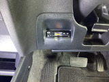 ハンドルの左下にETCがついています。高速道路の料金所の通過も楽々です。 カードの取り出しもしやすい場所についています。