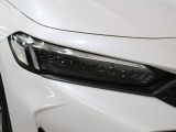 LEDヘッドライトで夜間や雨天時でも明るく照らします。