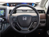 【Honda SENSING】 カメラ等装置で精度の高い検知能力を発揮、安全運転を支援します。ステアリング上のコントローラーに注目!