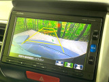 【バックカメラ】駐車時に後方がリアルタイム映像で確認できます。大型商業施設や立体駐車場での駐車時や、夜間のバック時に大活躍!運転スキルに関わらず、今や必須となった装備のひとつです!