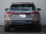 SUVらしい力強いスタイルのアウディ「Q8 e-トロン」総容量114kWhのより大きなバッテリーを搭載した「55e-トロンクワトロ Sライン」