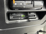 【ETC】有料道路を利用する際に料金所で停止することなく通過できる、ETC車載器(ノンストップ自動料金収受システム機器)が装備されています。セットアップを行うことで利用可能になります。