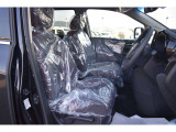 ゆったりとして機能的な装備が充実した運転席は走る喜びを感じられる快適空間です