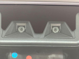 【スマートアシスト】走行中に前方の車両等を認識し、衝突しそうな時は警報とブレーキで衝突回避と被害軽減をアシスト。より安全にドライブをお楽しみいただけます。