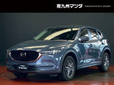 中古車専門再生工場にて熟練専任スタッフが丁寧に清掃、仕上げを実施しております。また、お客様に安心してご検討いただける様、公取協が定める基準に基づき車両検査を実施し、車両状態評価証を発行しております。