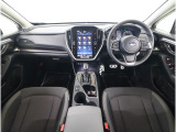■視界良好で運転しやすいコックピットです。シンプルで操作性の良いインパネ回りにデザインされ、SUBARUは安全性能に徹底的にまでこだわった視界設計を行っています。