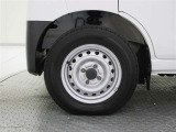 タイヤサイズは 145/80 R12 です。