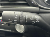 【オートワイパー(AUTO)】雨が降り出した時に、雨滴検出用センサー(レインセンサー)が雨滴を感知すると、自動でワイパーが動作します。