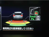 コーナーセンサーを車の前後に装備。障害物までの距離に応じて警告音を変えてお知らせ。縦列駐車時や駐車場・車庫などでの取り回しをサポートします。詳細は販売店スタッフまでおたずねください。