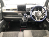 【インパネ全体】手が届きやすく、どなたでも運転しやすいです。シンプルで使いやすい設計になっています!