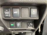 さまざまな機能の設定ボタンが一箇所にまとまっているからとても使いやすいです!運転席からでもバックドアの開閉操作が可能です