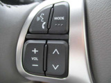 運転中もハンドルから手を放さずにオーディオ操作することができます。
