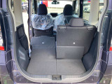 シートアレンジにより後席を前に倒せば、長い荷物も積み込めます!