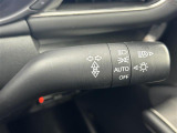 【オートライト(AUTO)】外の明るさをシステムが感知して、自動でヘッドライトが点灯します!ヘッドライトをつけ忘れを防ぐ便利機能です。
