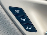 【メモリー機能付きパワーシート】ドライバーごとに設定したシート位置を記憶して、ボタン一つで切り替えできる便利な機能!運転する方が複数名いらっしゃるご家庭におすすめです♪