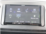 お車選びをお楽しみ頂けるよう、在庫車の展示スペースを十分に確保しております。