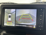 【パノラマモニター】クルマを真上から見下ろした視点で駐車をサポートします!死角からの障害物にいち早く気が付くことができます。