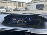 メーター周りはスッキリしたデザインです。
