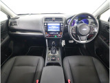 ■視界良好で運転しやすいコックピットです。シンプルで操作性の良いインパネ回りにデザインされ、SUBARUは安全性能に徹底的にまでこだわった視界設計を行っています。
