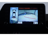 車を上から見たような視点のパノラミックビューモニター。後方の死角だけでなく左右や前方の障害物の発見もしやすくなります!