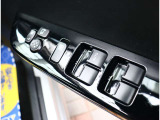 『1台』のお車に対して、3名体制で日々議論を重ね仕入れを行っております。
