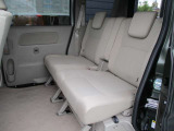 乗車人数や荷物の形状に合わせたシートアレンジができます。