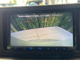 【バックカメラ】駐車時に後方がリアルタイム映像で確認できます。大型商業施設や立体駐車場での駐車時や、夜間のバック時に大活躍!運転スキルに関わらず、今や必須となった装備のひとつです!